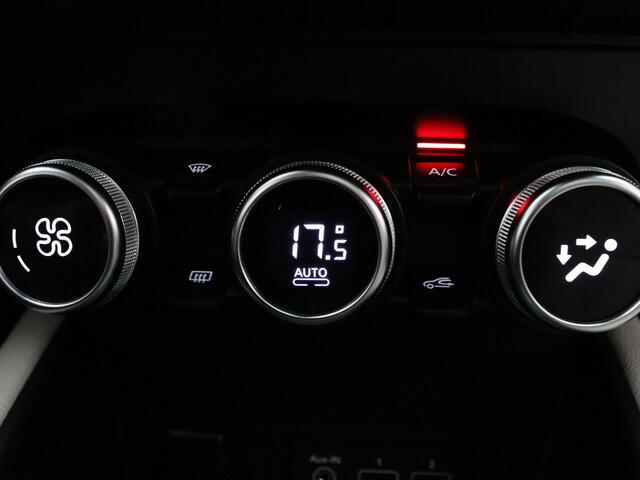Renault CAPTUR TCe 130pk Initiale Paris EDC/AUTOMAAT Camera | Adapt. Cruise | Navi | Parkeersens. v+a | Stoel-/stuur-/voorruitverw. | Panoramadak