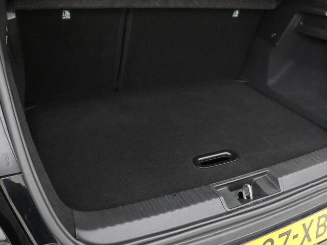 Renault CAPTUR 1.3 TCe 140 Intens | Trekhaak | Automaat | Navi | Apple Carplay | Cruise Control | DAB | LMV