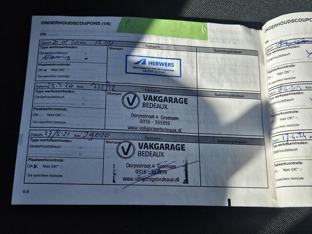 Renault CAPTUR 0.9 TCe Limited / Volledig Onderhouden / Stoelverwarming / Parkeersensoren / Navigatie / Lichtmetalen Velgen / Dubbele kofferbakbodem /