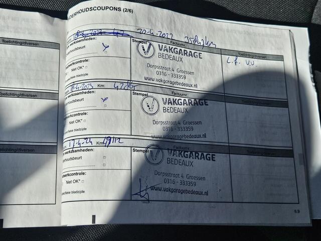 Renault CAPTUR 0.9 TCe Limited / Volledig Onderhouden / Stoelverwarming / Parkeersensoren / Navigatie / Lichtmetalen Velgen / Dubbele kofferbakbodem /