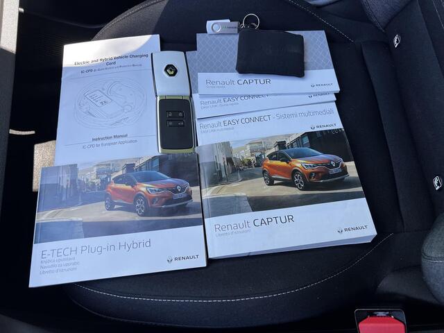 Renault CAPTUR 1.6 E-Tech Plug-in Hybrid 160 Business / Dealer onderhouden / Accu SoH 87,65% / Navigatie / Apple Carplay Android / All Season banden 17" /