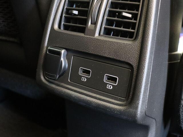 Renault CAPTUR 1.6 E-Tech Plug-in Hybrid 160 Initiale Paris | Schuif/kantel dak | Stoel en stuurverwarming | Achteruitrijcamera | Leder | BOSE audio |