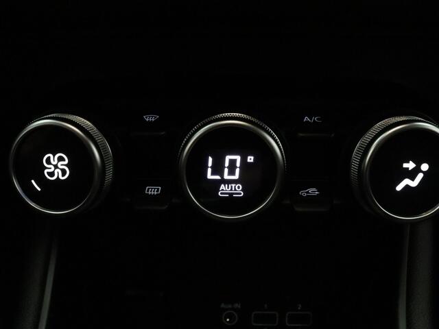 Renault CAPTUR TCe 140pk Intens EDC/AUTOMAAT Camera | Climate | Cruise | Navi | Parkeersens. v+a