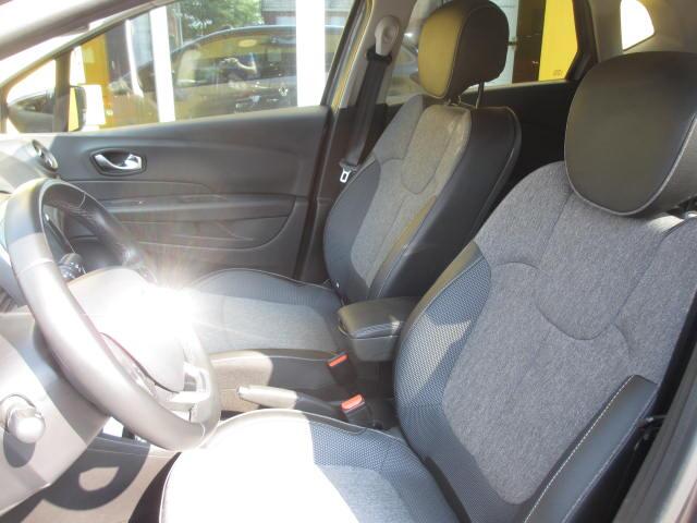 Renault CAPTUR TCe 150PK Intens / Navi / Camera
