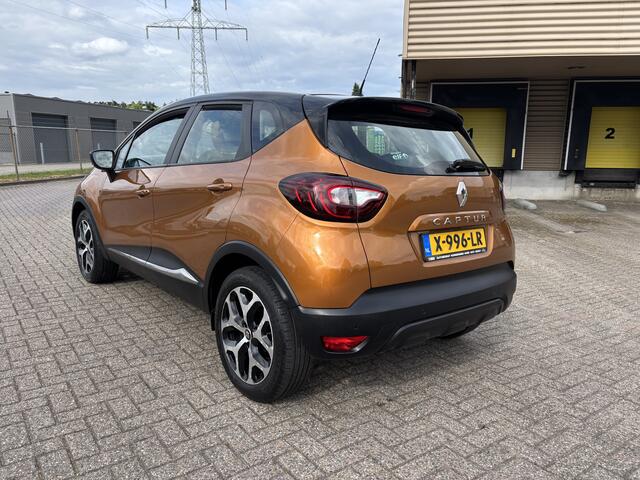 Renault CAPTUR 1.3 TCe Intens [ fm navi,camera,ecc,17``lmv,pdc ]