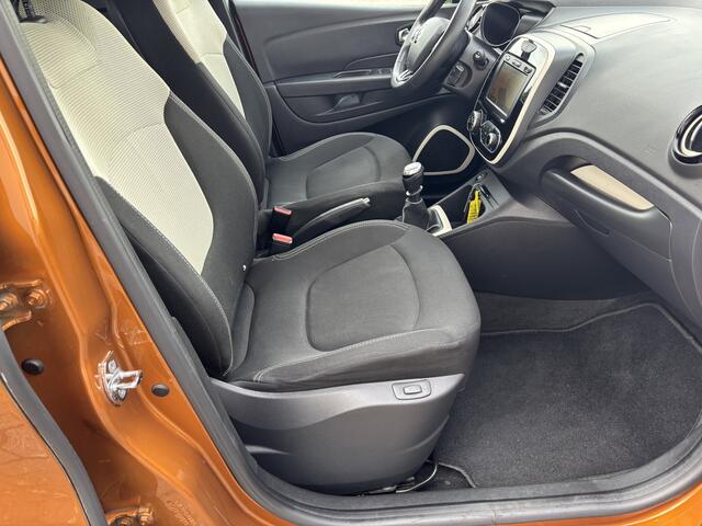 Renault CAPTUR 1.3 TCe Intens [ fm navi,camera,ecc,17``lmv,pdc ]