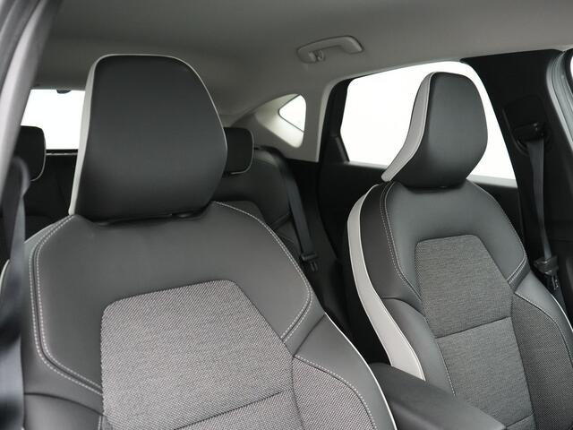 Renault CAPTUR 1.6 E-Tech 160 Intens Plug In Hybrid PHEV | Sportstoelen Verwarmd | Navigatie | Apple Carplay | Camera | Virtual | DAB | L.M. 18" | LED Koplampen | Climate Control | Cruise Control |