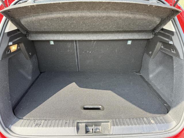 Renault CAPTUR 1.3 TCe 130 Intens Unieke Km! / Navi / Cruise / Camera / Clima / sensoren voor / Keyless