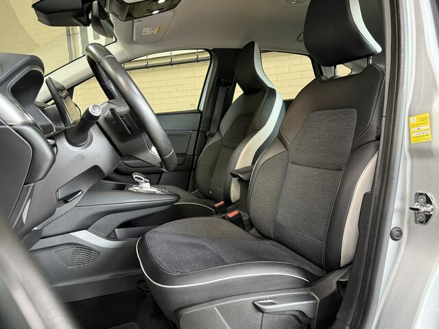 Renault CAPTUR 1.3 TCe 155Pk Intens | Groot Navi | ACC | Blindspot | Camera | 17" | PDC V+A 100% Dealer onderhouden!