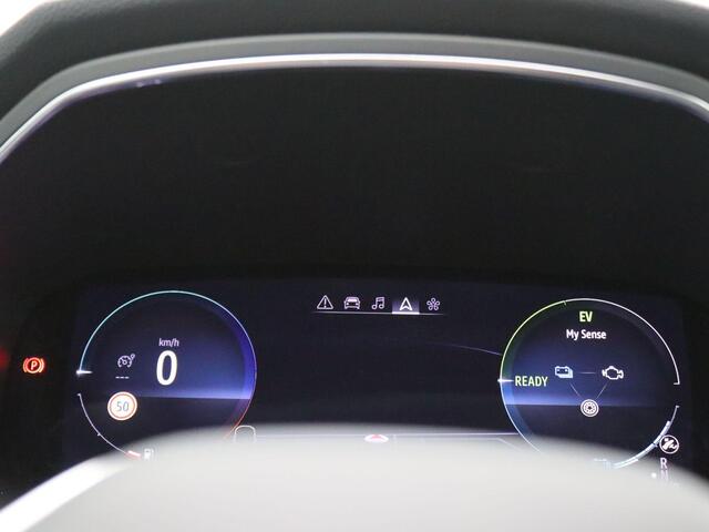 Renault CAPTUR 1.6 E-Tech Plug-in Hybrid 160 Initiale Paris Pano-Schuifdak, Volleder, Keyless, Navi, Achteruitrijcamera, Bose Audio, Adaptieve Cruise Controle, Side Assist, Trekhaak, 18" LM Velgen
