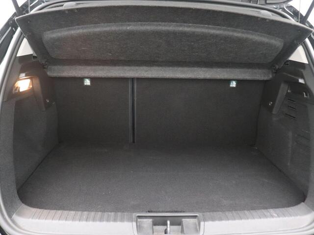 Renault CAPTUR 1.6 E-Tech Plug-in Hybrid 160 Initiale Paris Pano-Schuifdak, Volleder, Keyless, Navi, Achteruitrijcamera, Bose Audio, Adaptieve Cruise Controle, Side Assist, Trekhaak, 18" LM Velgen