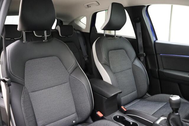Renault CAPTUR 1.0 TCe 100 Bi-Fuel Intens | LPG | Navigatie | 1200kg Trekvermogen | Achteruit Rijcamera | Trekhaak | keyless Entry | Start/Stop Knop | Climate Control | Parkeersensoren Achter |
