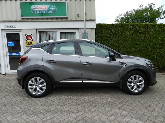 Renault CAPTUR 1.6 E-Tech Plug-in Hybrid 160 Serie Limitée E-TECH 143PK !! - Trekhaak + Apple Carplay Android Auto - ParkHulp Voor & Achter - 100% Onderhouden - Stoelverwarming & Stuurwielverwarming