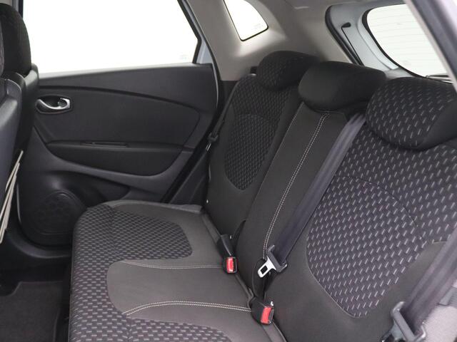 Renault CAPTUR 1.2 TCe Intens 120PK Aut. Achteruitrijcamera, Side Assist, Keyless, Clima, Navi, Cruise Controle, Parkeersensoren voor en achter, 17" LM Velgen