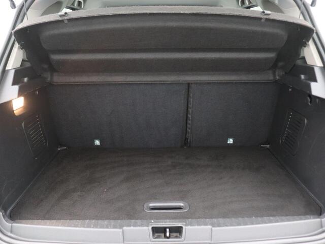 Renault CAPTUR 1.2 TCe Intens 120PK Aut. Achteruitrijcamera, Side Assist, Keyless, Clima, Navi, Cruise Controle, Parkeersensoren voor en achter, 17" LM Velgen
