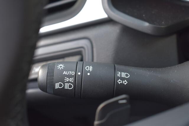 Renault CAPTUR 1.3 TCe 140 Intens Automaat | Navigatie | Airco | Cruise Control | 12 mnd BOVAG garantie Whatsapp 06-53188999