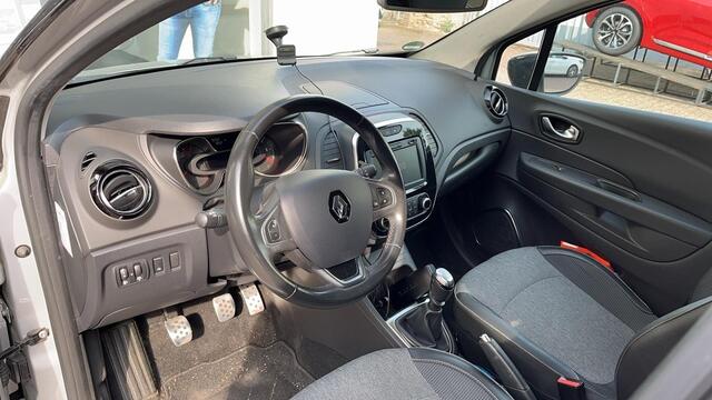 Renault CAPTUR 1.3 TCe 130 Intens | Parkeersensoren | Hoge instap! | Sterke 130 pk motor | Navigatie | Dealer onderhouden! |