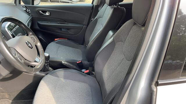 Renault CAPTUR 1.3 TCe 130 Intens | Parkeersensoren | Hoge instap! | Sterke 130 pk motor | Navigatie | Dealer onderhouden! |