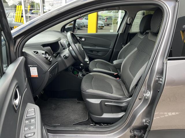 Renault CAPTUR 1.3 TCe Intens | Trekhaak | Navigatie | Achteruitrijcamera | Panorama dak | LED | DAB | Climate Control | Key-less | Cruise Control |