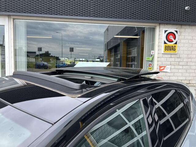 Renault CAPTUR 1.6 E-Tech Plug-in Hybrid 160 Initiale Paris | Glazen schuif-kantel dak | Bose Audio | 360 graden camera | Leer | Stoel & stuur verwarming | DAB | Navigatie | Clima |