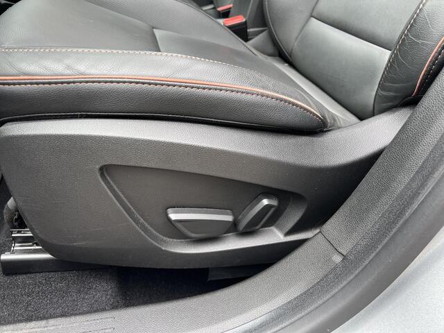 Renault CAPTUR 1.6 E-Tech Plug-in Hybrid 160 Initiale Paris | Glazen schuif-kantel dak | Bose Audio | 360 graden camera | Leer | Stoel & stuur verwarming | DAB | Navigatie | Clima |