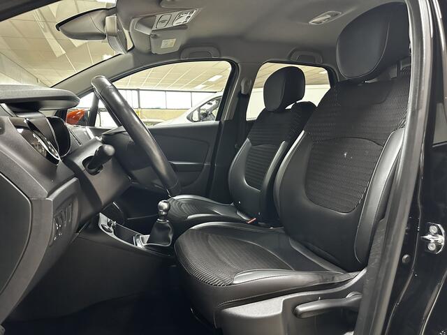 Renault CAPTUR 0.9 TCe Dynamique/ Two-Tone/ Trekhaak/ 17'' LMV/ Camera/ Half-Leder/ Keyless/ Navi/ Clima/ Cruise/ Elek. pakket/ Isofix/ Bluetooth/ Multi. LEDER. Stuur/ Mistl./ PDC/ Extra getint glas/ Chroom.