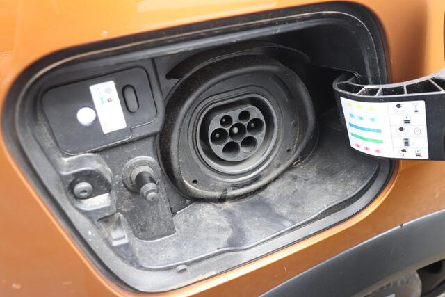 Renault CAPTUR 1.6 E-Tech Plug-in Hybrid 160 Intens | Camera | Climate control | Navigatie | 18"Lichtmetaal | AppleCarplay AndroidAuto | LED |