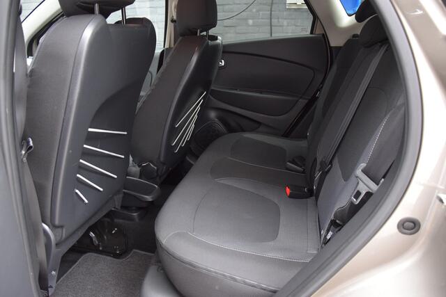 Renault CAPTUR 0.9 TCe 90PK Dynamique | Org. NL | Nieuwe APK | Navigatie | Bluetooth Telefoonverbinding | Parkeersensoren Achter | 17'' Velgen | Keyless Entry |