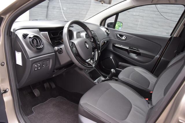 Renault CAPTUR 0.9 TCe 90PK Dynamique | Org. NL | Nieuwe APK | Navigatie | Bluetooth Telefoonverbinding | Parkeersensoren Achter | 17'' Velgen | Keyless Entry |
