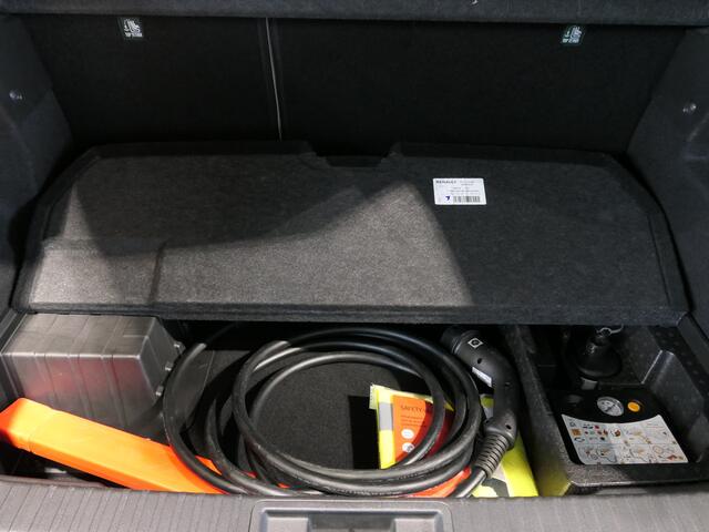 Renault CAPTUR 1.6 E-Tech Plug-in Hybrid 160 Initiale Paris *DEALER ONDERHOUDEN* *Trekhaak* - Allseasons, stoel + stuurverwarming & volleder bekleding