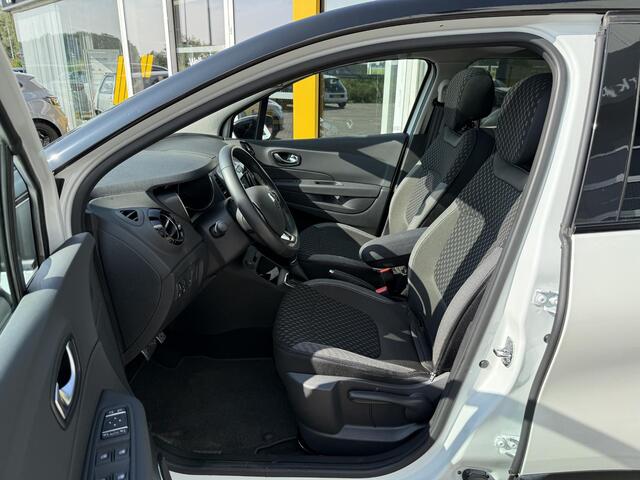 Renault CAPTUR 1.3 TCe 150 Intens | Navigatie | Achteruitrijcamera | Panorama dak | Climate Control | DAB | LED | Key-less | Cruise Control |