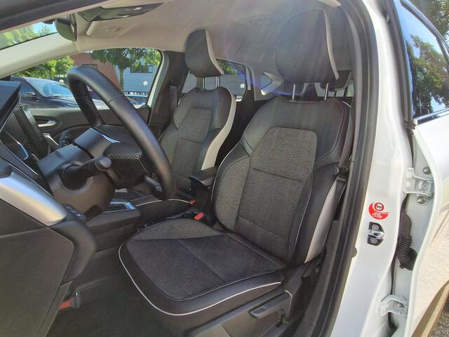 Renault CAPTUR 1.6 E-Tech Hybrid 145 Intens / 1e Eigenaar / Dealer Onderhouden / Trekhaak / Achteruitrijcamera / Navigatie / Apple Carplay & Android Auto / Climate Control / PDC /