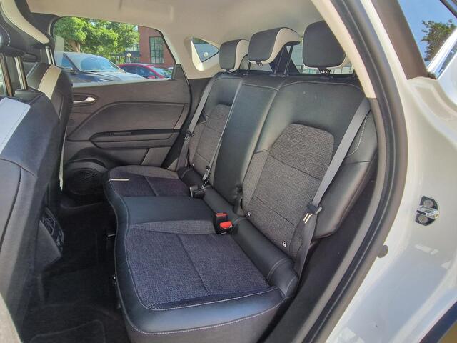 Renault CAPTUR 1.6 E-Tech Hybrid 145 Intens / 1e Eigenaar / Dealer Onderhouden / Trekhaak / Achteruitrijcamera / Navigatie / Apple Carplay & Android Auto / Climate Control / PDC /