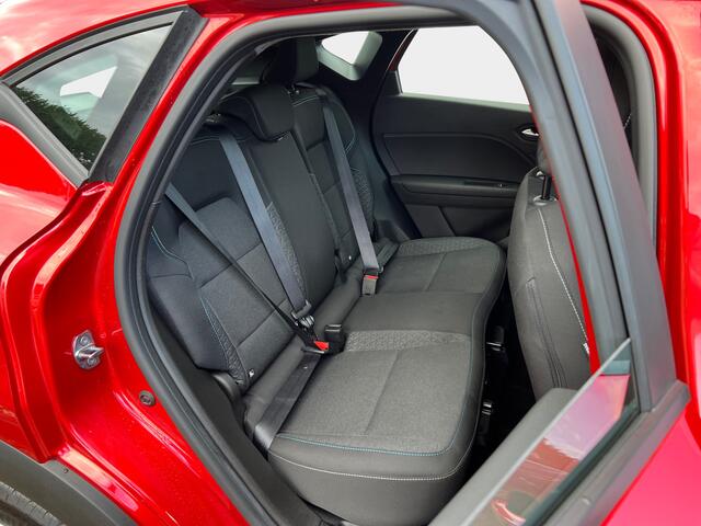 Renault CAPTUR 1.3 mild hybrid 160 evolution EDC AUTOMAAT / CAMERA / STOELVERWARMING
