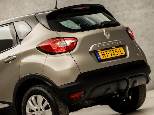 Renault CAPTUR 1.2 TCe Expression Automaat (AIRCO, LM VELGEN, TREKHAAK, SPORTSTOELEN, PARKEERSENSOREN, CRUISE, NIEUWE APK, NIEUWSTAAT)