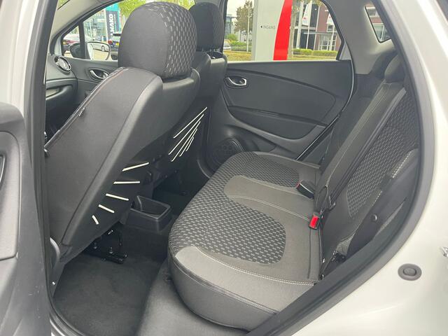 Renault CAPTUR 1.3 TCe Intens | Panoramadak | Camera | Trekhaak | Stoelverwarming | Bose | Cruise Control |