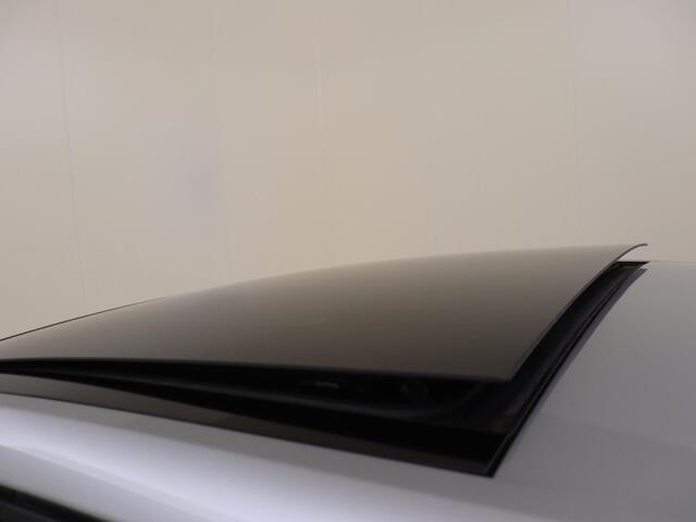 Renault CAPTUR 1.6 E-Tech Hybrid 145 Initiale Paris | Leder | trekhaak | Panoramadak | Sidesteps