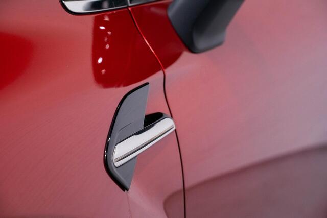 Renault CAPTUR 1.3 TCe 140 pk Intens Automaat Navi, Camera Dak Zwart, Chrome Dakrails, 18" LMV, PDC V+A