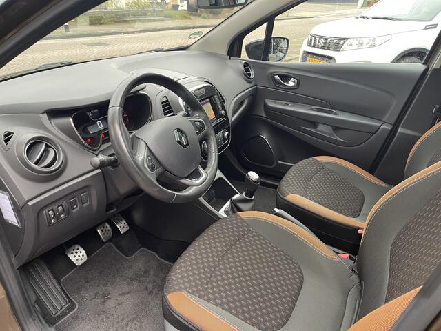 Renault CAPTUR 0.9 TCe Intens Panorama dak/Trekhaak/Navi/Camera.