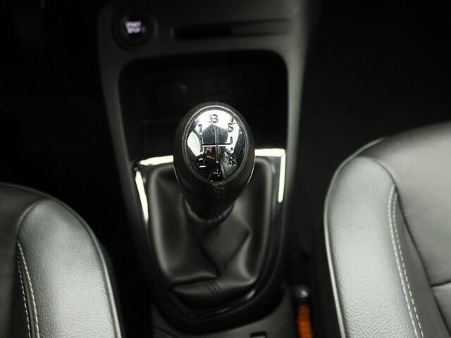 Renault CAPTUR TCe 90 Xmod | Navi | Achteruitrijcamera + sensoren | Lederen bekleding | Stoelverwarming | Afneembare trekhaak! | Allseasonbanden |