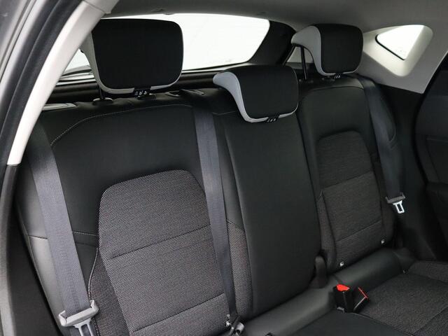 Renault CAPTUR 1.3 TCe 140 Intens | 1500kg geremd | Stoel- en stuurwielverwarming | Lane assist | Adaptieve cruise control |