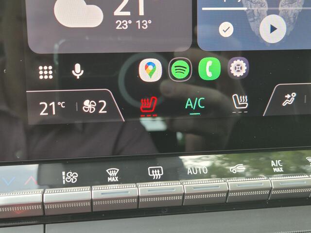 Renault CAPTUR 1.3 mild hybrid 160 evolution Automaat / facelift model 2025 /Navigatie via Apple Carplay of Android Auto / Trekgewicht 1200 kg / Stoelverwarming / Achteruitrijcamera / Cruise control / Draadloze telefoon lader /