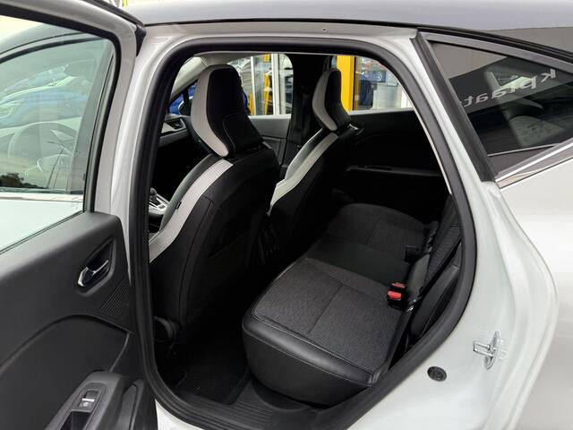 Renault CAPTUR 1.3 TCe 140 Intens | Trekhaak | 360 graden camera | Stoelverwarming | Bose Audio | 18'' Lichtmetaal | DAB | Climate Control | Key-less |