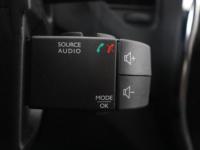 Renault CAPTUR 0.9 TCe Dynamique | 75.700km NAP | Trekhaak | Camera | Navigatie | Keyless | DAB | Climate control | 17'' | Cruise control | Bluetooth | Getint glas