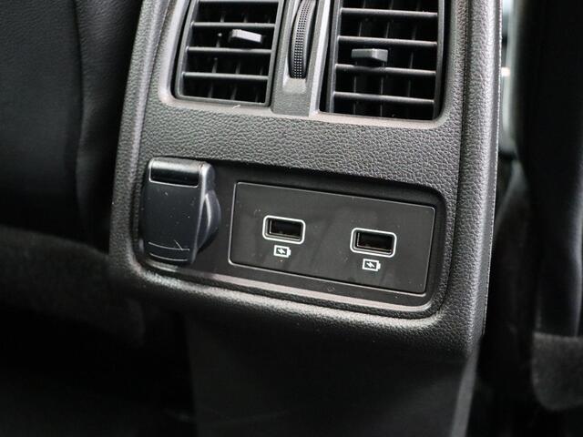 Renault CAPTUR 1.0 TCe 100 Intens | LED | Naviagtie | Clima | Keyless | Achteruitrij camera |