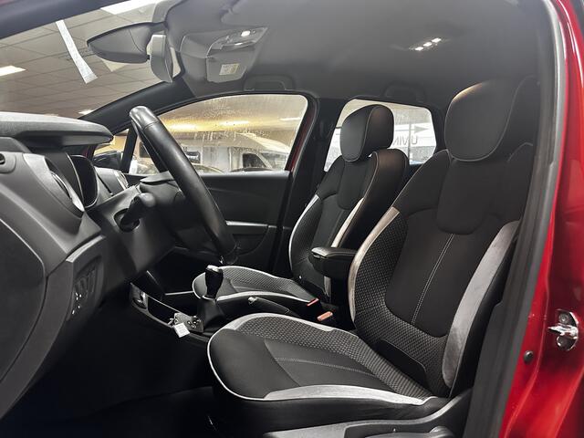 Renault CAPTUR 0.9 TCe Bose/ DEALER ONDERHOUDEN!/ Trekhaak/ Audio-Premium/ Two-Tone/ Keyless/ LED Koplampen/ Android Auto/ Camera/ 17'' LMV/ Extra getint glas/ PDC/ Navi/ Clima/ Cruise/ Bluetooth/ Multi. LEDER. Stuur/ LE