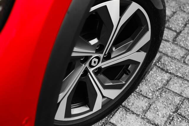 Renault CAPTUR 1.3 mild hybrid 160 PK R.S. Line | AUTOMAAT | Camera 360 | Stoel-stuur-voorruit verwarming | 4 seizoensbanden | | incl. Bovag rijklaarpakket met 12 maanden garantie |