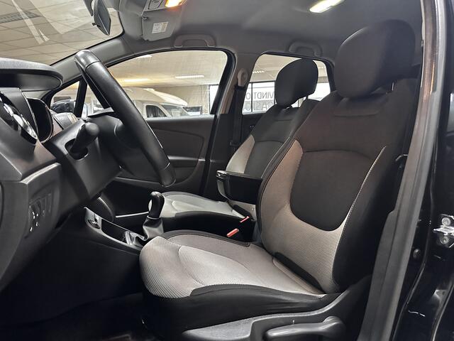 Renault CAPTUR 0.9 TCe Expression/ Trekhaak/ 17'' LMV/ Extra getint glas/ Navi/ Airco/ Cruise/ Elek. pakket/ Isofix/ Bluetooth/ Armsteun/ Multi. LEDER. Stuur/ Mistl./ PDC/ LED Dagrijverl.