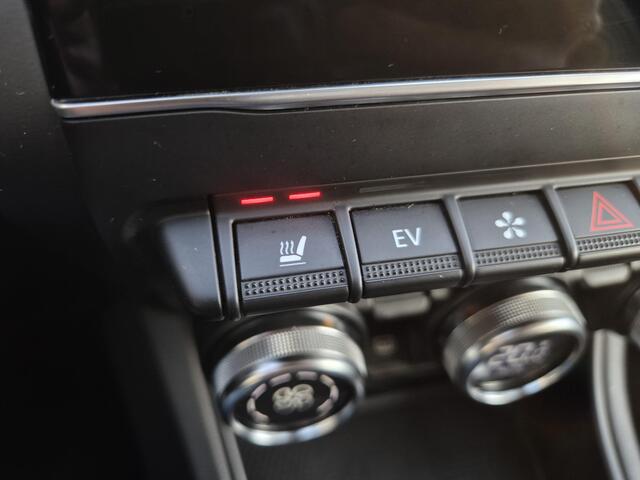 Renault CAPTUR 1.6 E-Tech Plug-in Hybrid 160 Intens Automaat / Pack parking / Stuur en Stoel verwarming / Apple Carplay Android Auto / Achteruitrijcamera / Keyless Entry/Start / Draadloze telefoon lader / Cruise control / Navigatie /