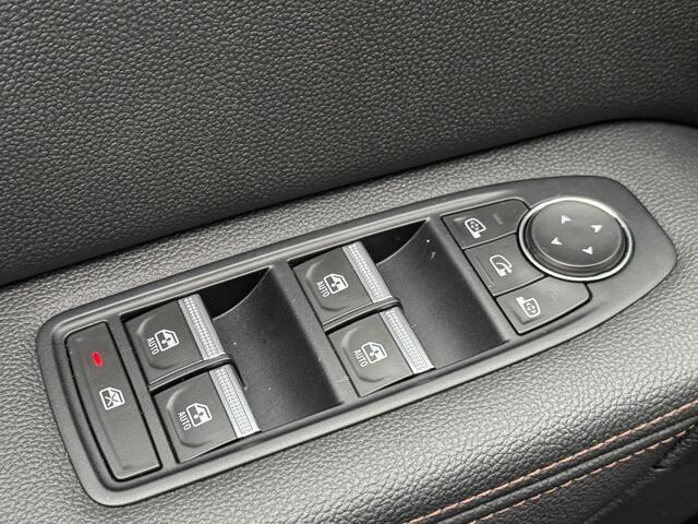 Renault CAPTUR 1.6 E-Tech Plug-in Hybrid 160 Initiale Paris | Glazen schuif-kantel dak | Leer | Stoel & stuur verwarming | 360 graden camera | DAB | Park assist | Climate Control |